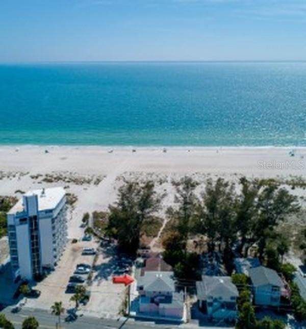 На продажу: $3,300,000 (0.36 acres)