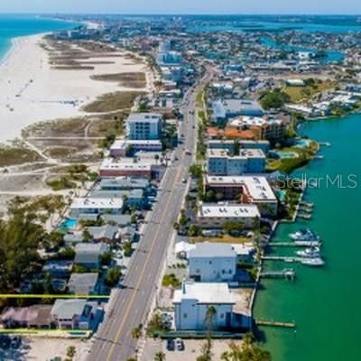На продажу: $3,300,000 (0.36 acres)
