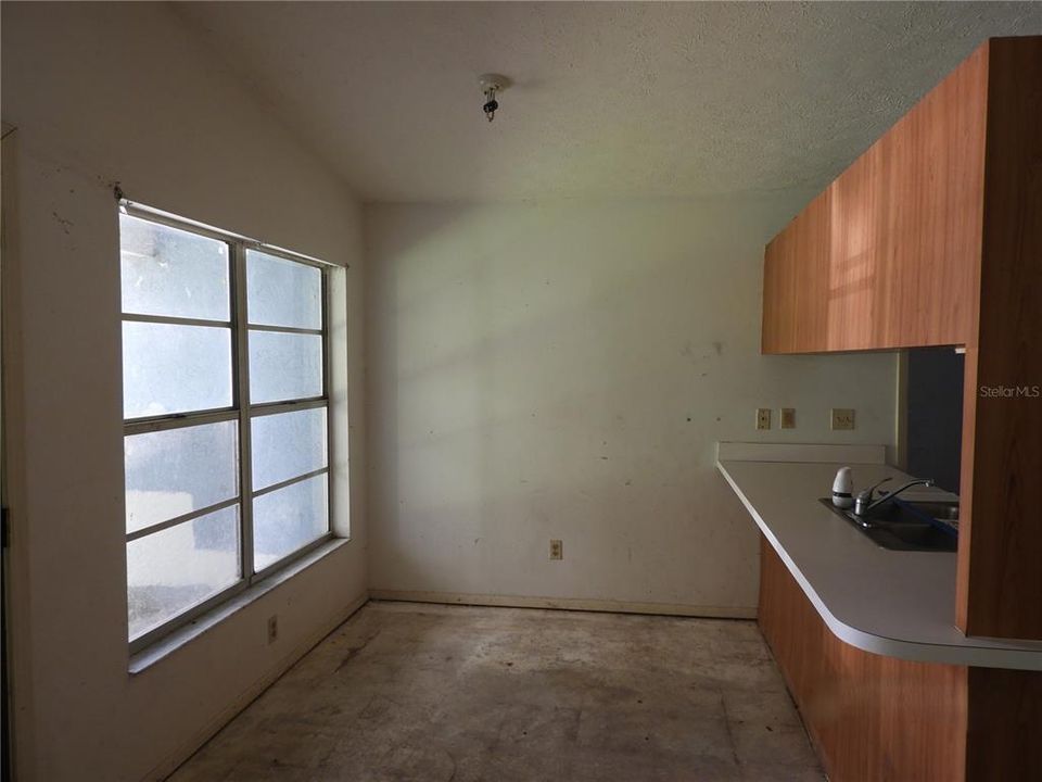 For Sale: $205,900 (3 beds, 2 baths, 1113 Square Feet)