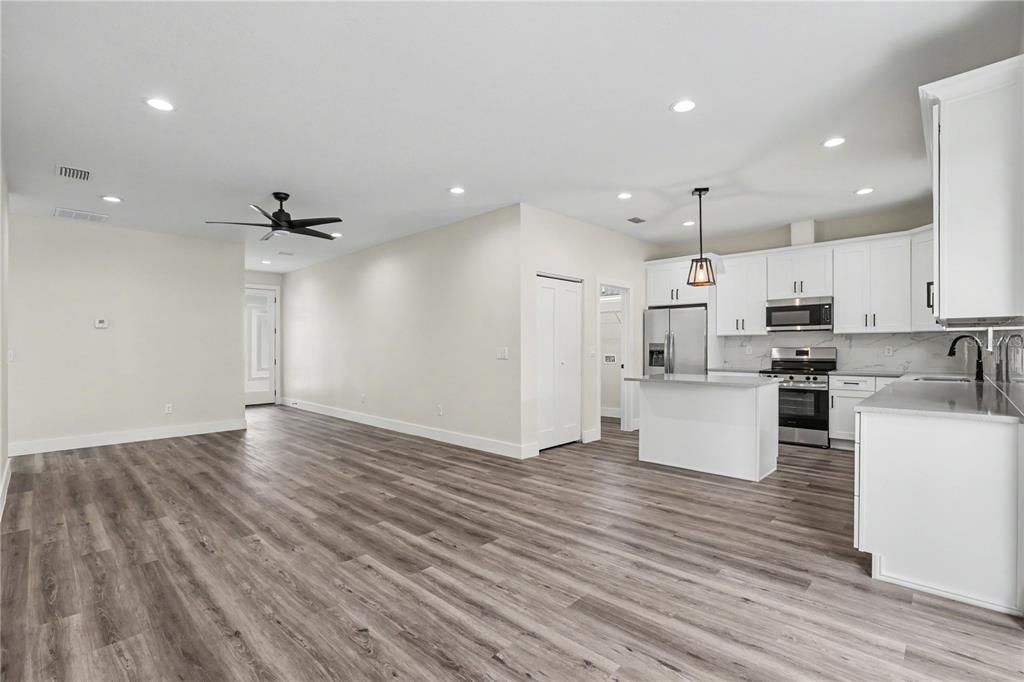 For Sale: $397,000 (3 beds, 2 baths, 1393 Square Feet)