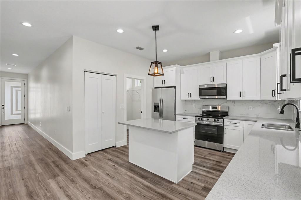 For Sale: $397,000 (3 beds, 2 baths, 1393 Square Feet)