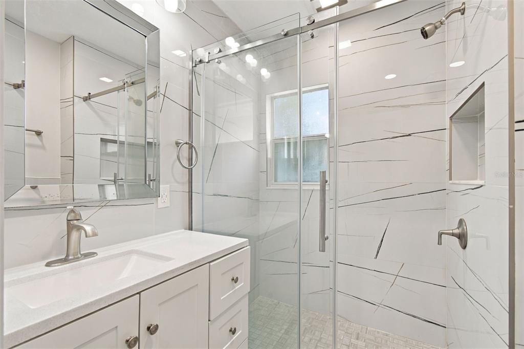 For Rent: $2,695 (2 beds, 1 baths, 925 Square Feet)