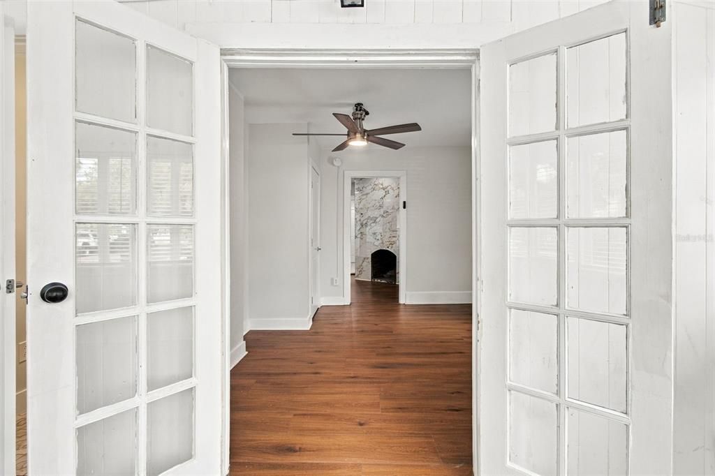 For Rent: $2,695 (2 beds, 1 baths, 925 Square Feet)