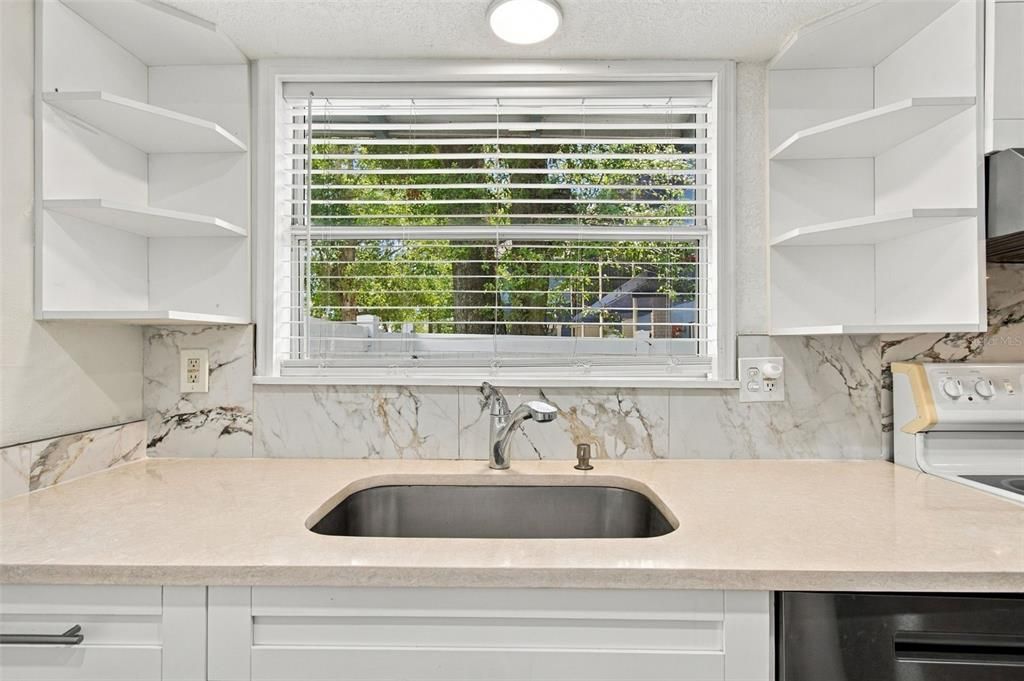 For Rent: $2,695 (2 beds, 1 baths, 925 Square Feet)
