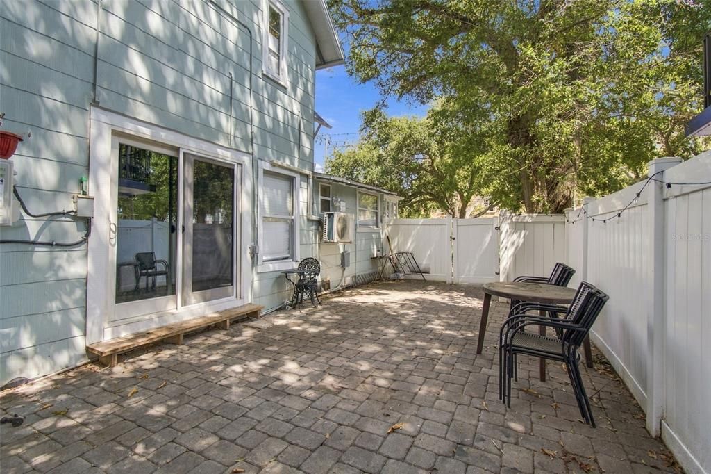 For Rent: $2,695 (2 beds, 1 baths, 925 Square Feet)