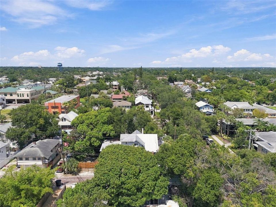 For Rent: $2,695 (2 beds, 1 baths, 925 Square Feet)