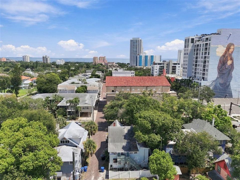 For Rent: $2,695 (2 beds, 1 baths, 925 Square Feet)