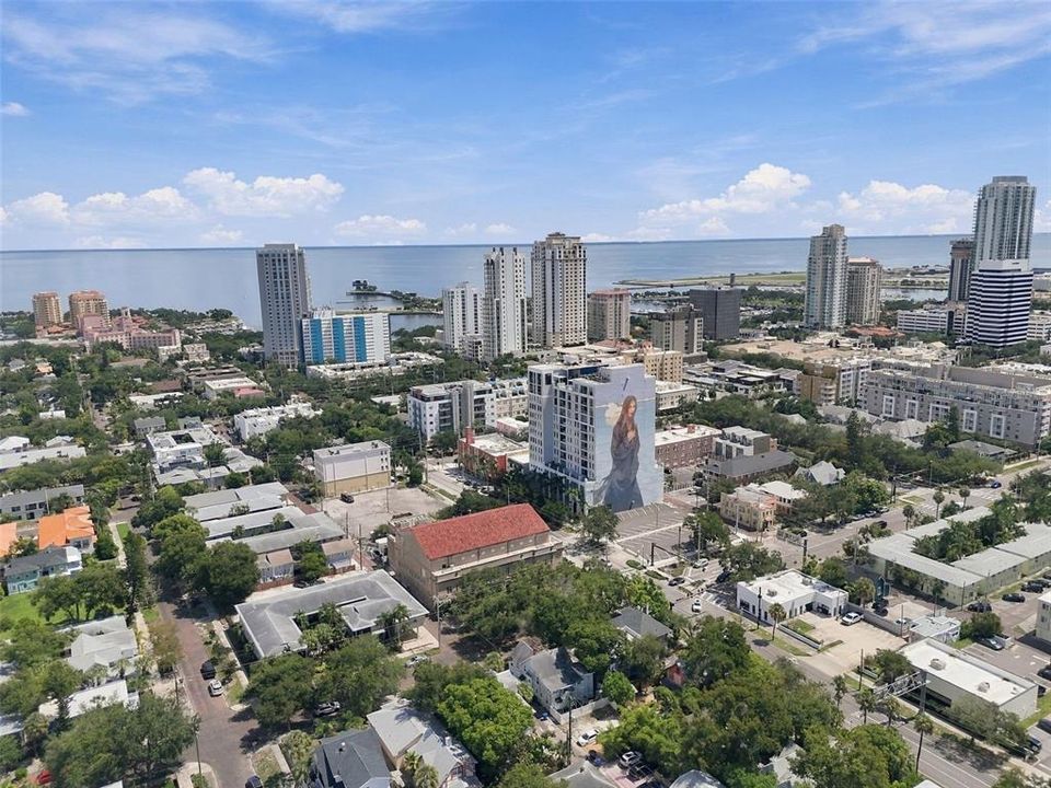 For Rent: $2,695 (2 beds, 1 baths, 925 Square Feet)