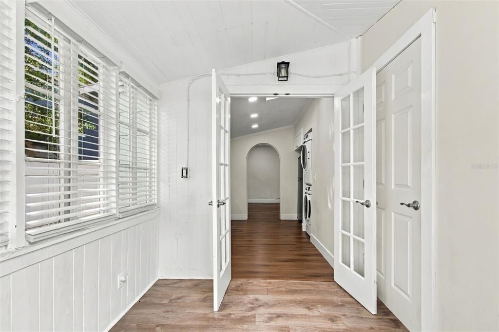 For Rent: $2,695 (2 beds, 1 baths, 925 Square Feet)