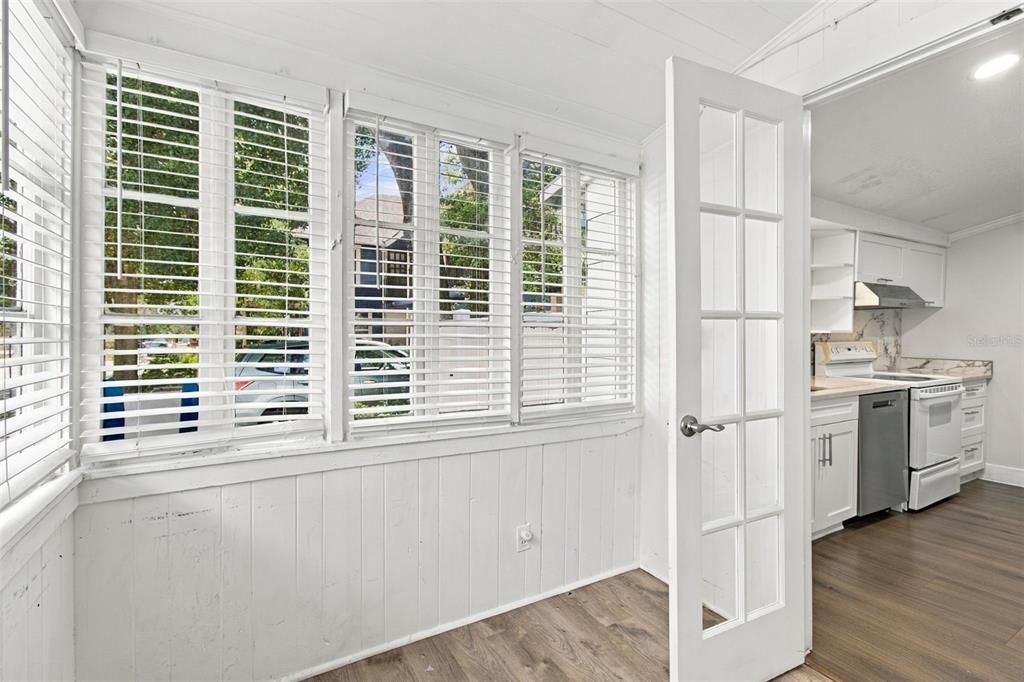 For Rent: $2,695 (2 beds, 1 baths, 925 Square Feet)