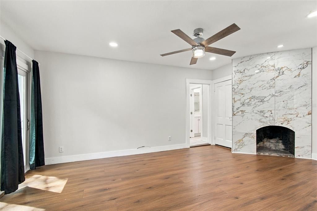 For Rent: $2,695 (2 beds, 1 baths, 925 Square Feet)