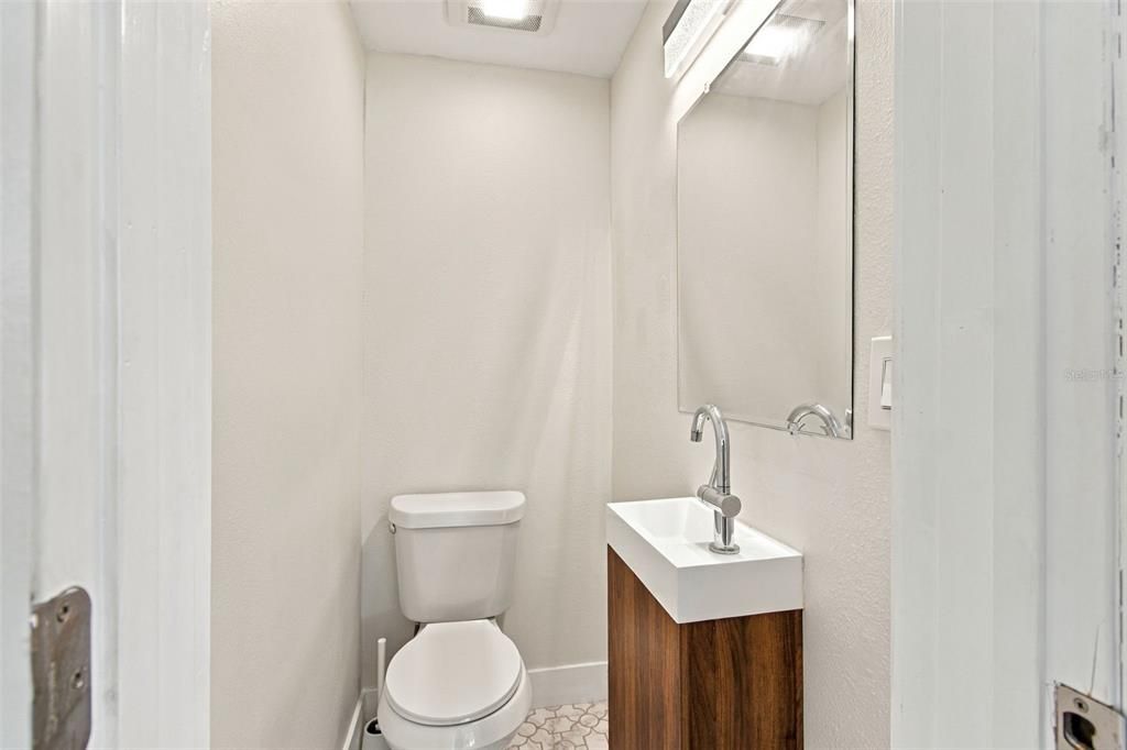 For Rent: $2,695 (2 beds, 1 baths, 925 Square Feet)
