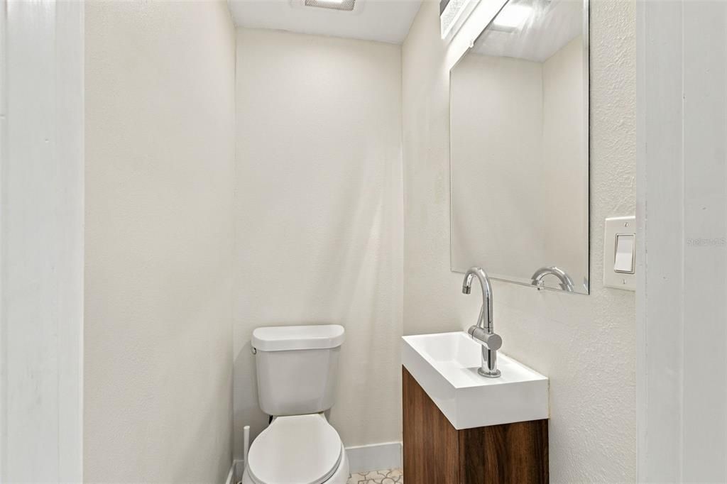 For Rent: $2,695 (2 beds, 1 baths, 925 Square Feet)