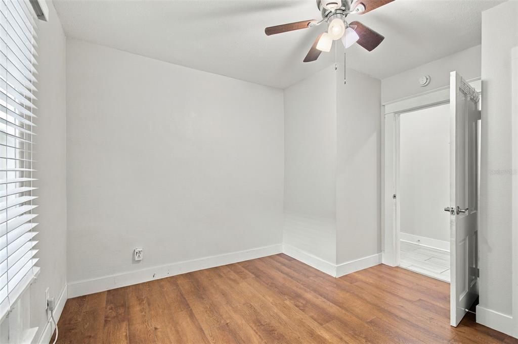 For Rent: $2,695 (2 beds, 1 baths, 925 Square Feet)