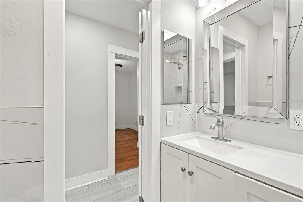 For Rent: $2,695 (2 beds, 1 baths, 925 Square Feet)