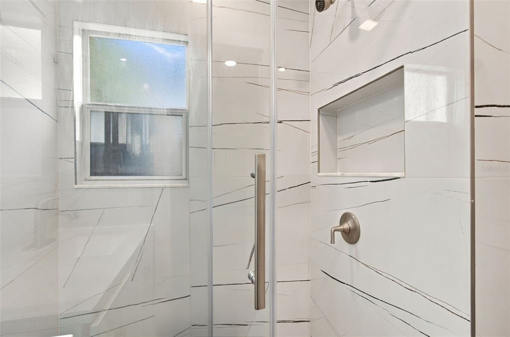 For Rent: $2,695 (2 beds, 1 baths, 925 Square Feet)