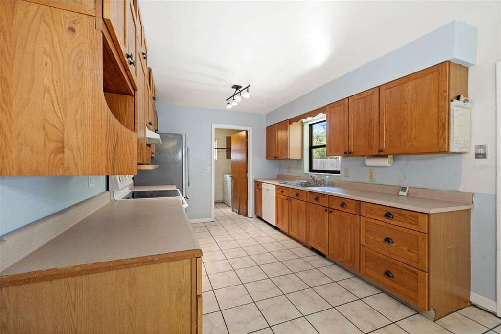 Active With Contract: $325,000 (4 beds, 2 baths, 1865 Square Feet)