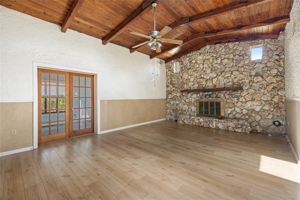 Active With Contract: $325,000 (4 beds, 2 baths, 1865 Square Feet)