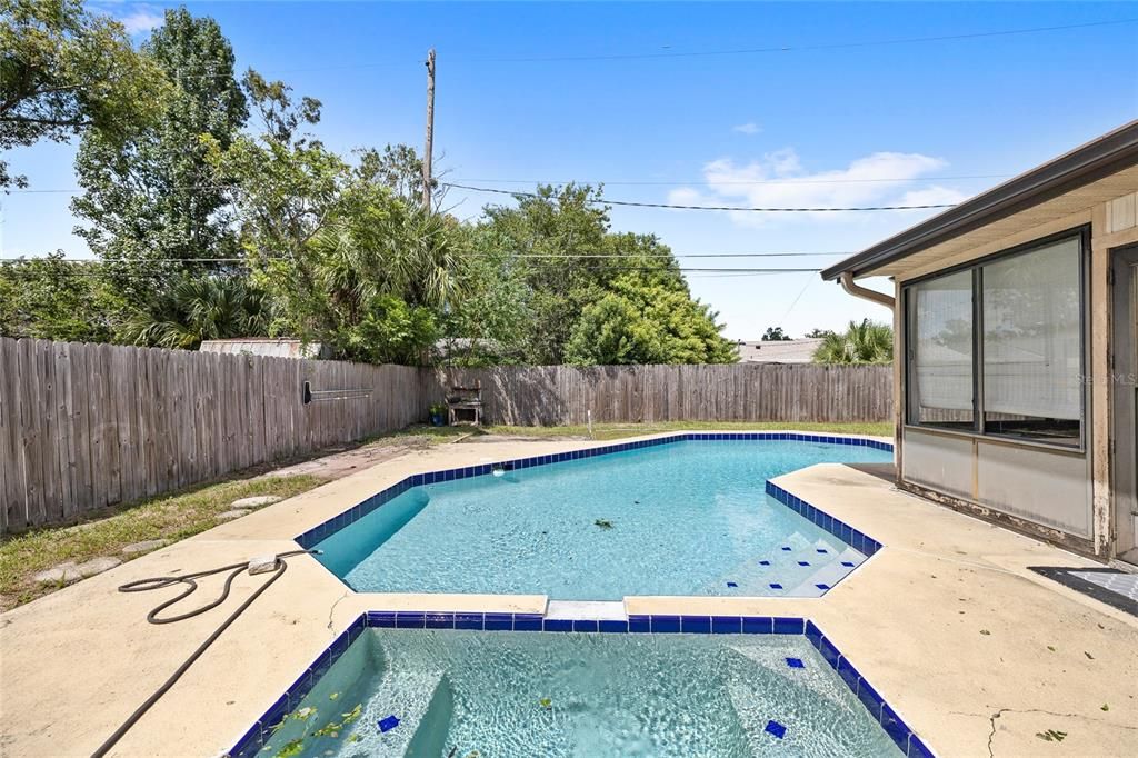 Active With Contract: $325,000 (4 beds, 2 baths, 1865 Square Feet)
