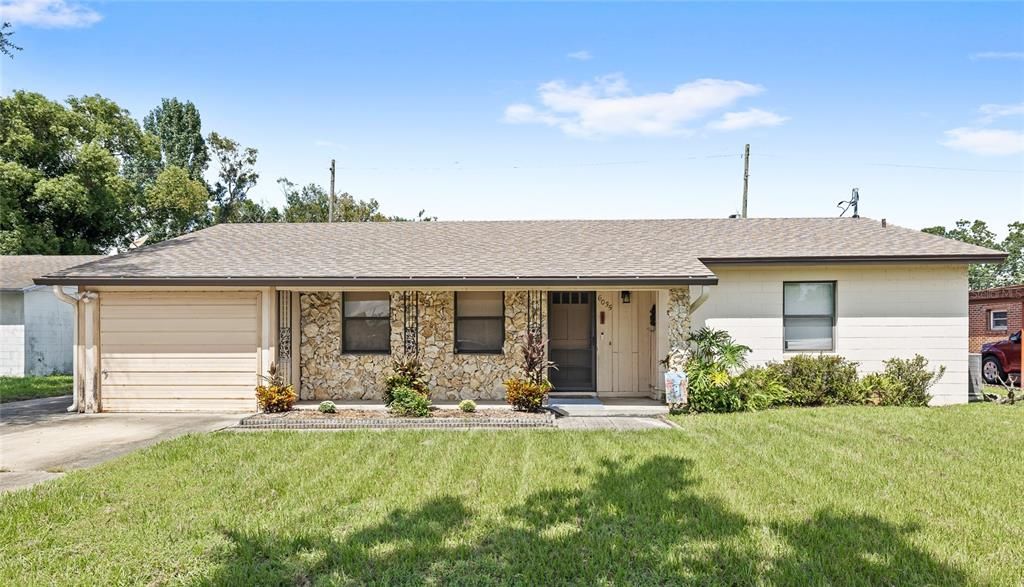 Active With Contract: $325,000 (4 beds, 2 baths, 1865 Square Feet)