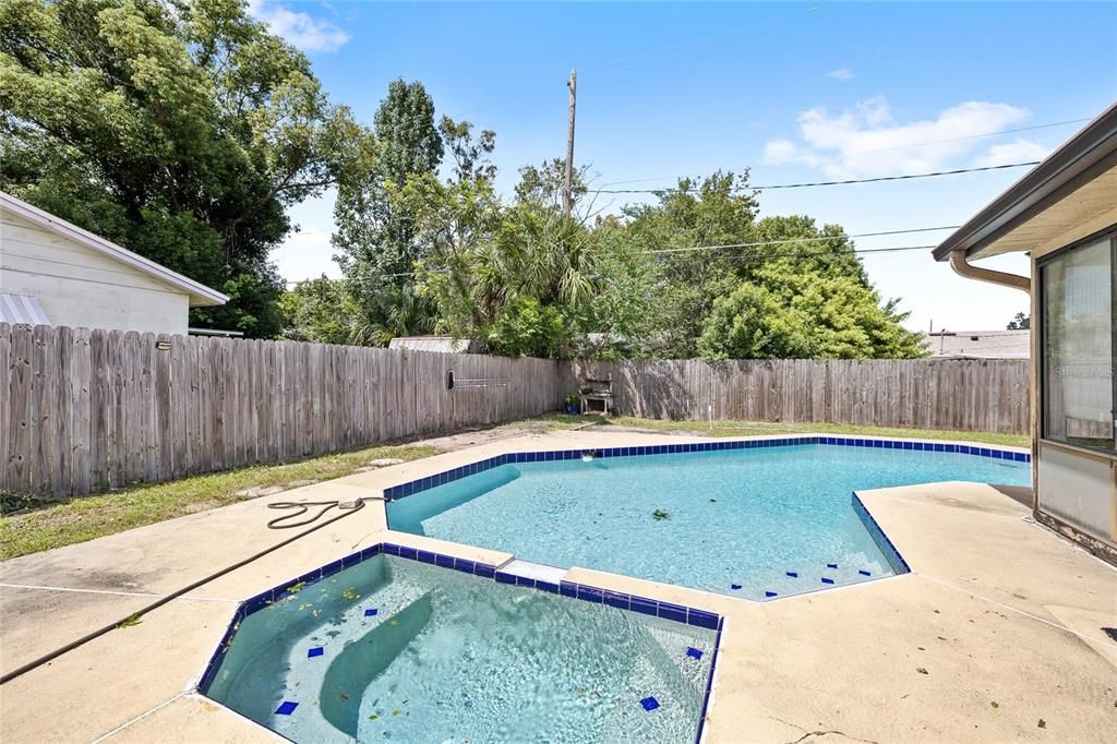 Active With Contract: $325,000 (4 beds, 2 baths, 1865 Square Feet)