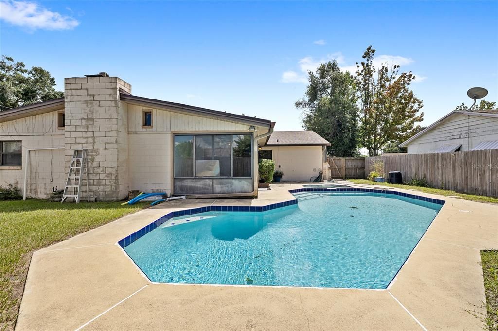Active With Contract: $325,000 (4 beds, 2 baths, 1865 Square Feet)