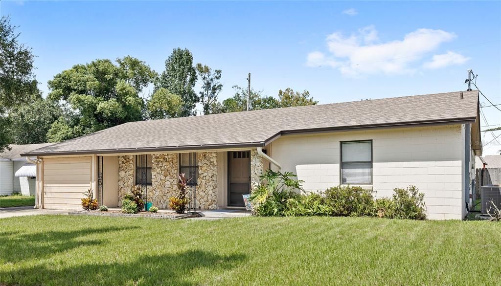 Active With Contract: $325,000 (4 beds, 2 baths, 1865 Square Feet)