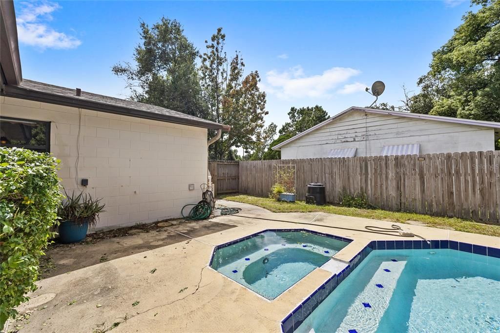 Active With Contract: $325,000 (4 beds, 2 baths, 1865 Square Feet)