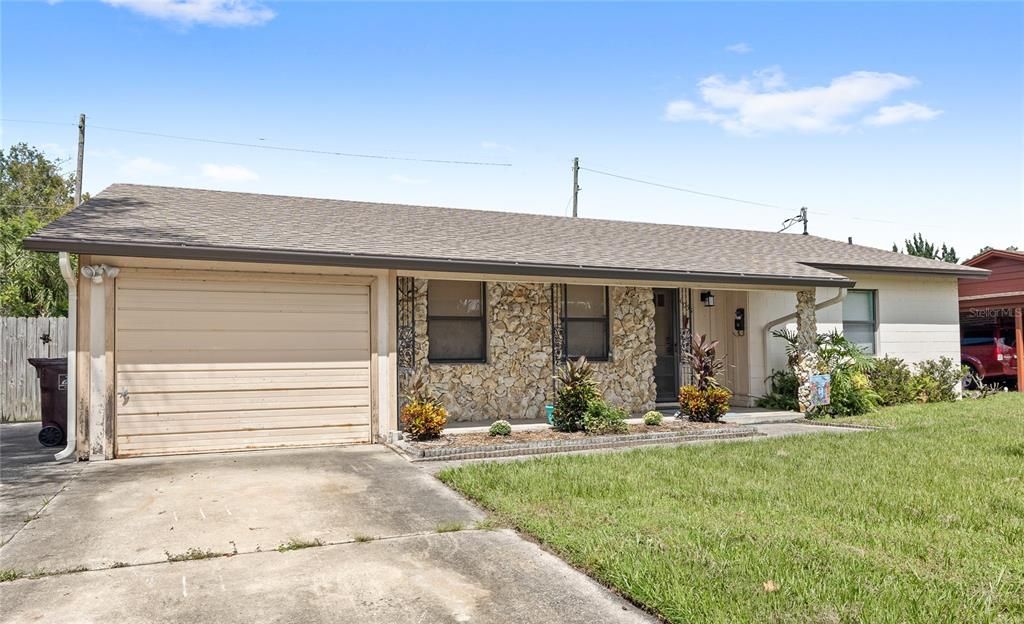 Active With Contract: $325,000 (4 beds, 2 baths, 1865 Square Feet)