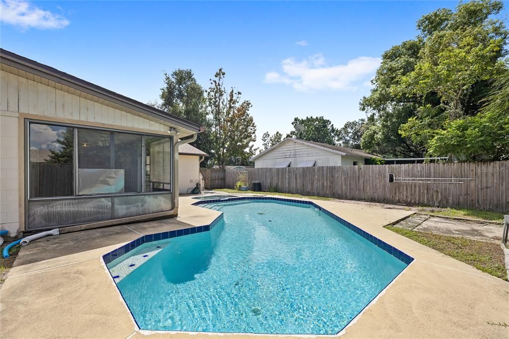 Active With Contract: $325,000 (4 beds, 2 baths, 1865 Square Feet)