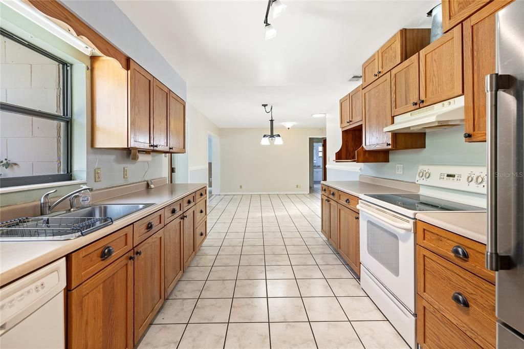 Active With Contract: $325,000 (4 beds, 2 baths, 1865 Square Feet)