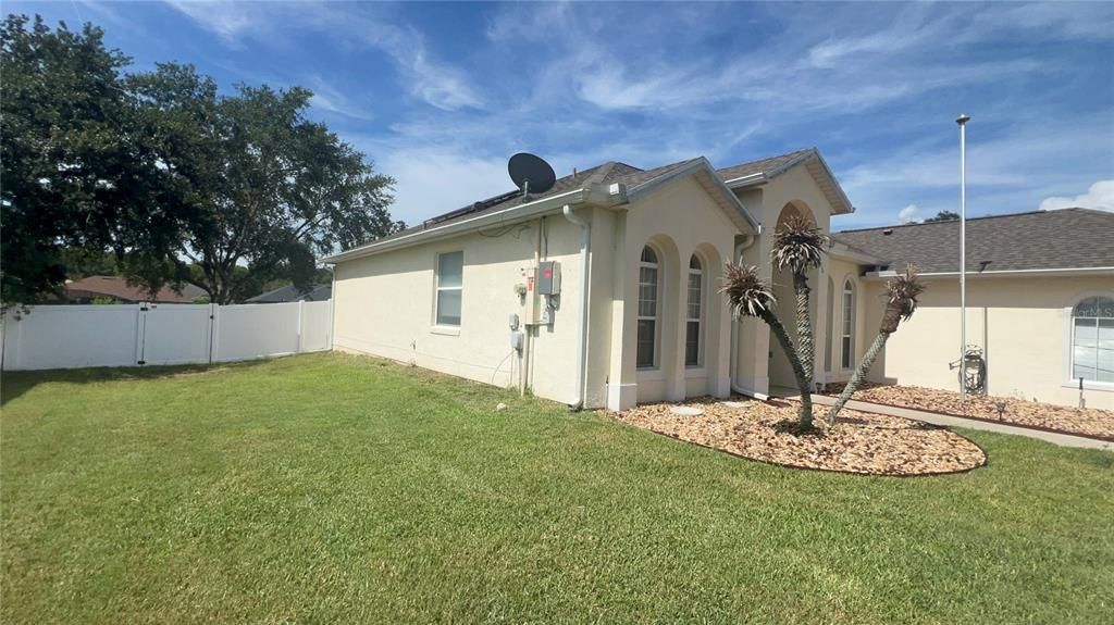 For Sale: $369,500 (3 beds, 2 baths, 1844 Square Feet)