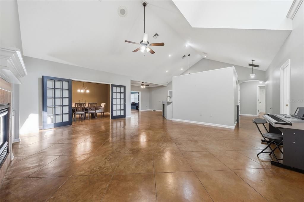 For Sale: $1,290,000 (5 beds, 4 baths, 3824 Square Feet)