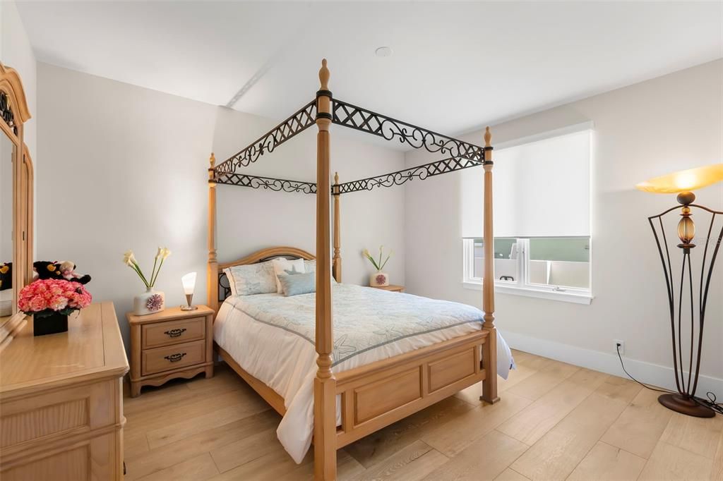 For Sale: $3,750,000 (5 beds, 2 baths, 4515 Square Feet)