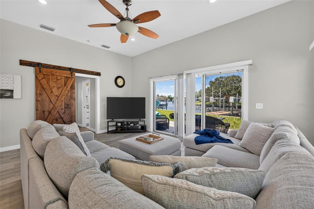 For Sale: $949,000 (3 beds, 2 baths, 1676 Square Feet)