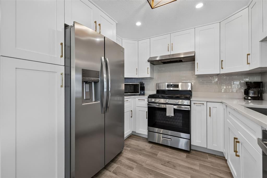 For Sale: $949,000 (3 beds, 2 baths, 1676 Square Feet)