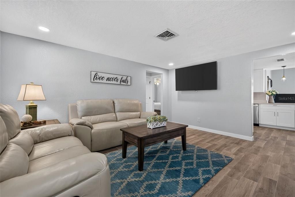 For Sale: $949,000 (3 beds, 2 baths, 1676 Square Feet)