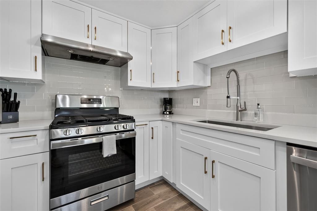 For Sale: $949,000 (3 beds, 2 baths, 1676 Square Feet)