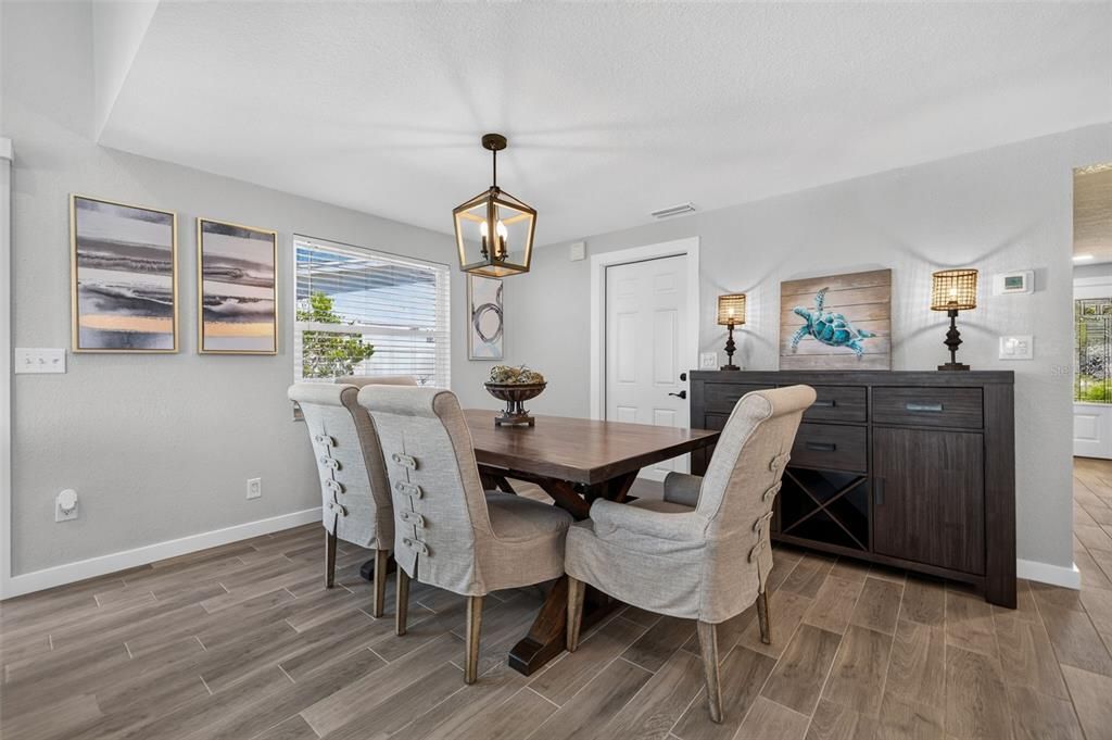 For Sale: $949,000 (3 beds, 2 baths, 1676 Square Feet)