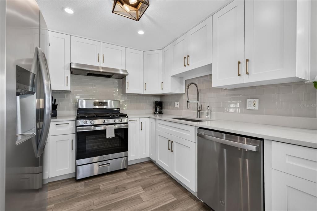 For Sale: $949,000 (3 beds, 2 baths, 1676 Square Feet)