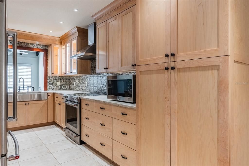 For Sale: $339,900 (3 beds, 2 baths, 1932 Square Feet)