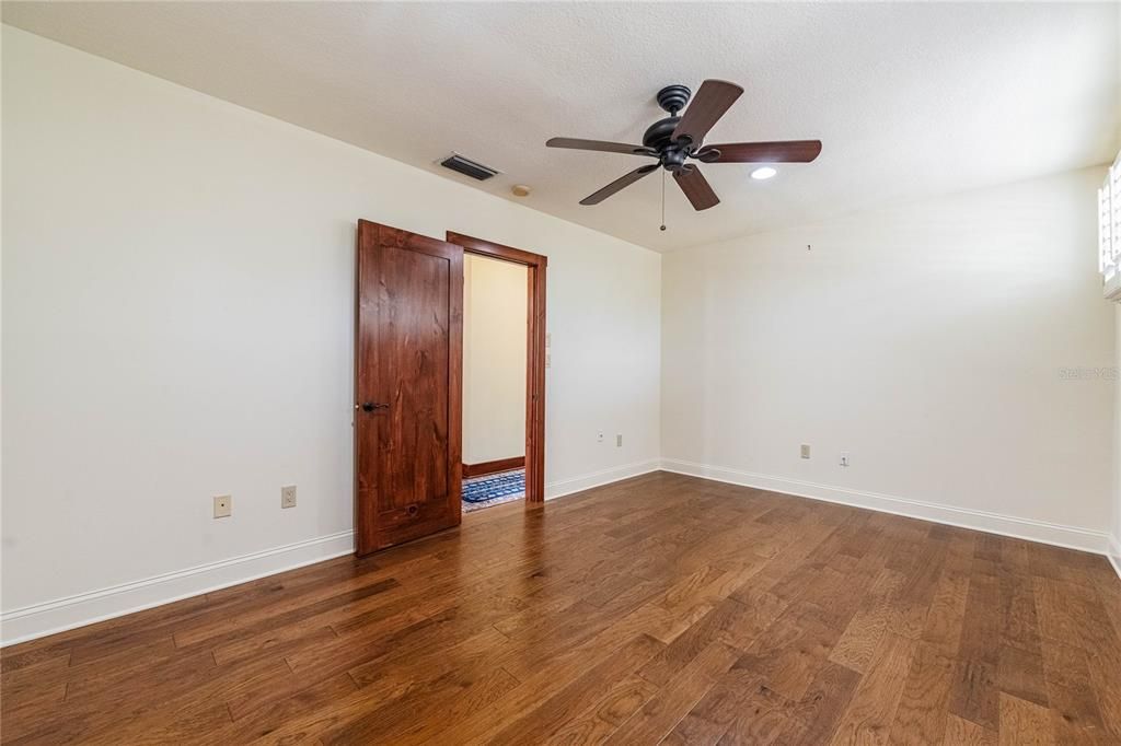 For Sale: $339,900 (3 beds, 2 baths, 1932 Square Feet)
