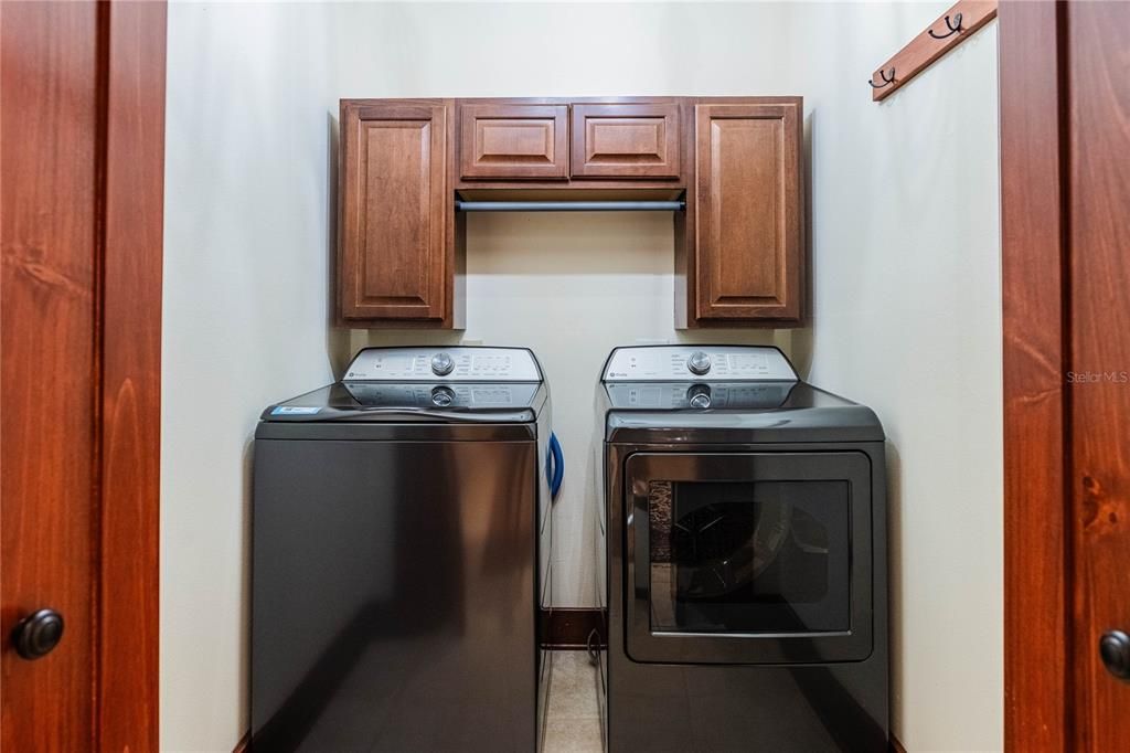 For Sale: $339,900 (3 beds, 2 baths, 1932 Square Feet)