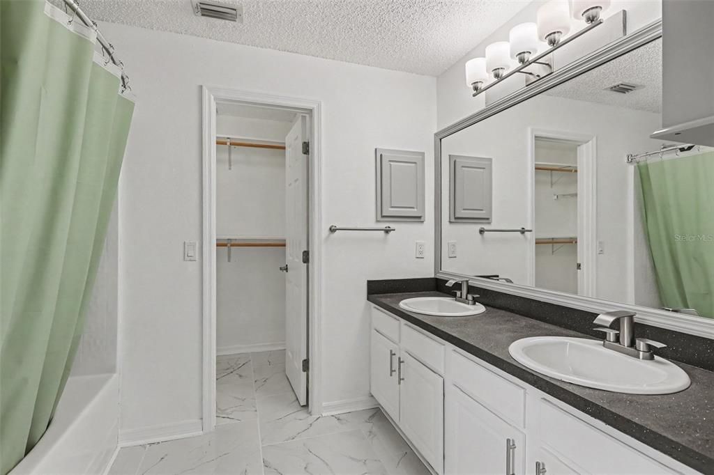 For Sale: $318,000 (3 beds, 2 baths, 1808 Square Feet)