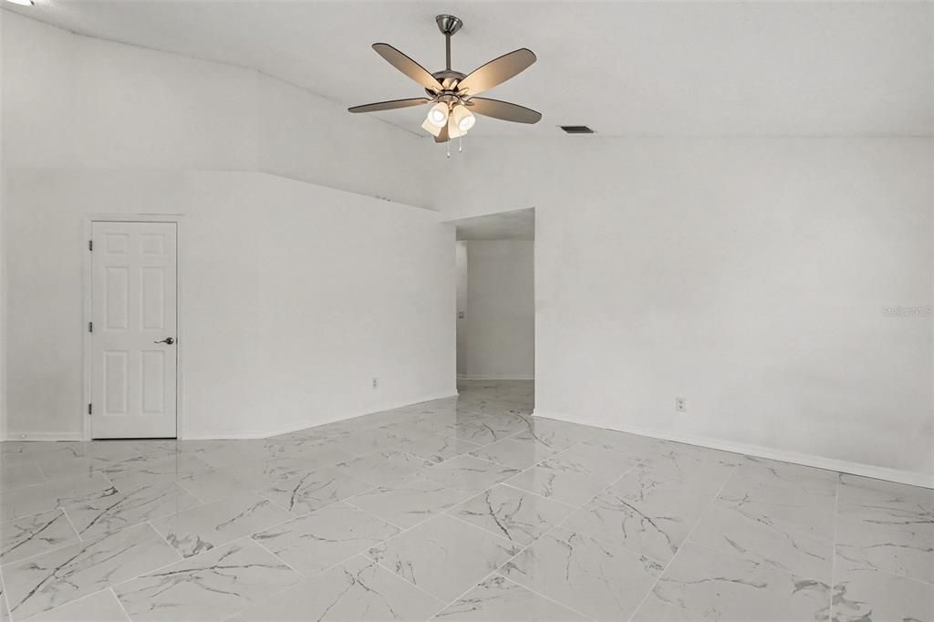 For Sale: $318,000 (3 beds, 2 baths, 1808 Square Feet)
