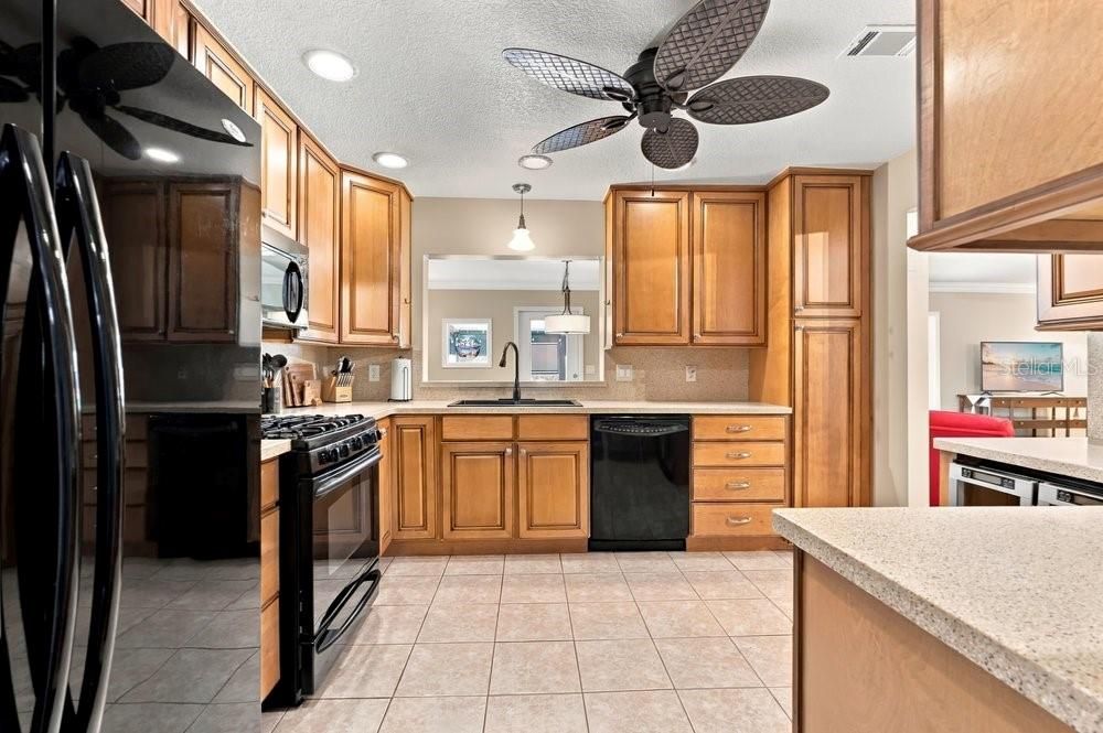For Sale: $499,900 (3 beds, 2 baths, 1528 Square Feet)