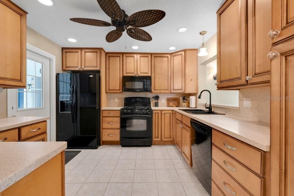 For Sale: $499,900 (3 beds, 2 baths, 1528 Square Feet)