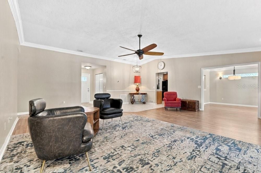 For Sale: $499,900 (3 beds, 2 baths, 1528 Square Feet)
