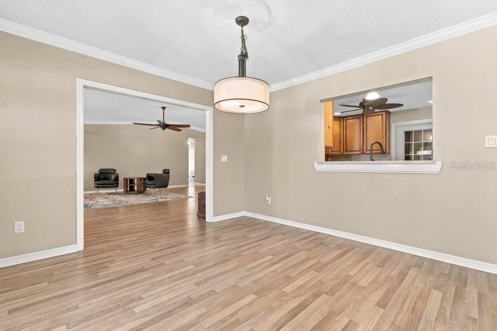 For Sale: $499,900 (3 beds, 2 baths, 1528 Square Feet)