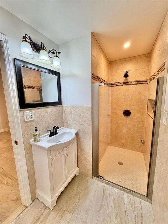 En Venta: $299,000 (2 camas, 1 baños, 888 Pies cuadrados)